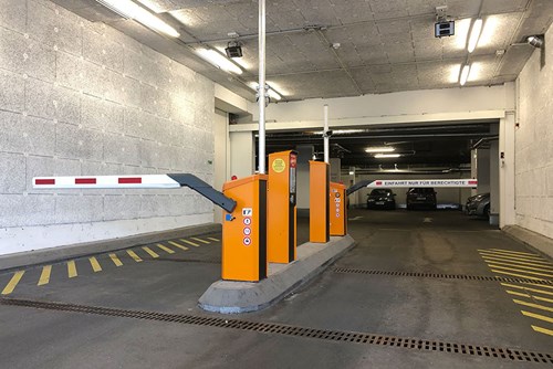 Entrance barrier garage