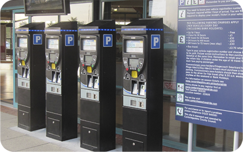 4 parking terminals with an explanation sign