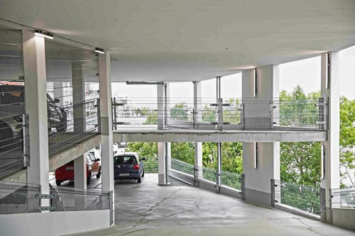 Ramp in a car garage with INTEGRA barriers